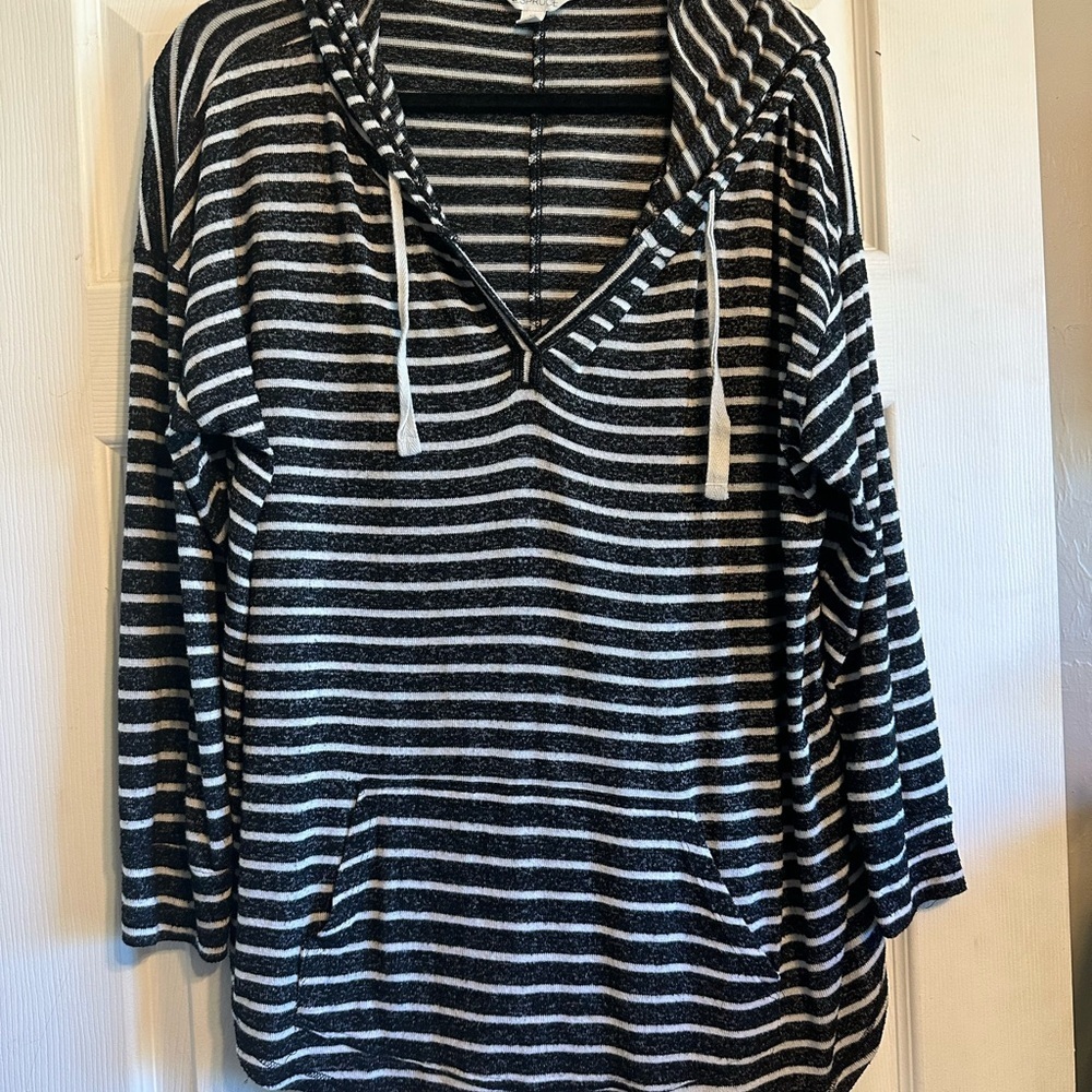 Market & Spruce Black and White Boxy Hoodie‎